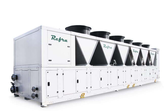 Air cooled propane chillers Galaxy Quad with full box manufactured by Refra from the right side