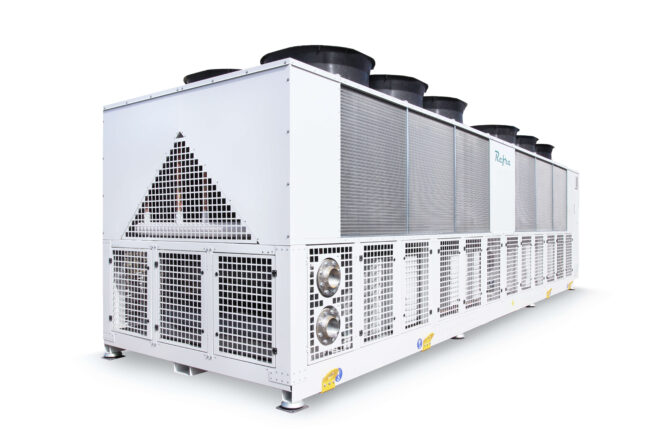 Air cooled chiller Glacio manufactured by Refra from the left side