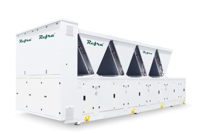 Air cooled propane chillers Galaxy Quad with half box manufactured by Refra from the left side