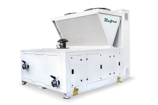 Air cooled propane chillers Galaxy Solo with half box manufactured by Refra from the back right side