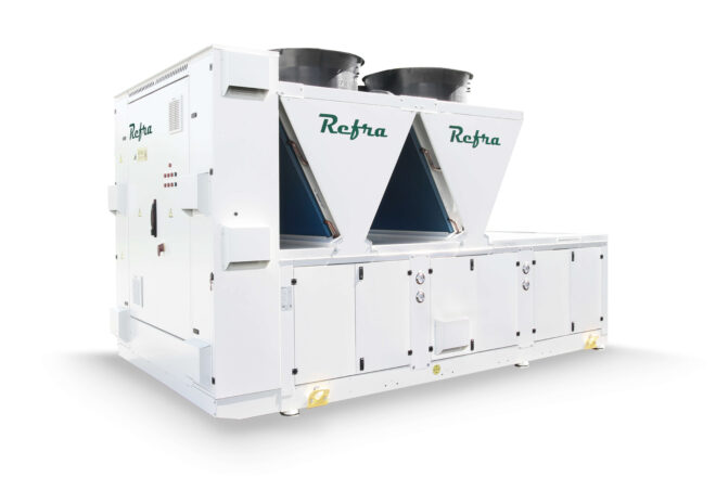 Air cooled propane chillers Galaxy with half box manufactured by Refra from the right